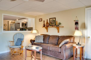 Couples Retreat with Lake View in Newport!